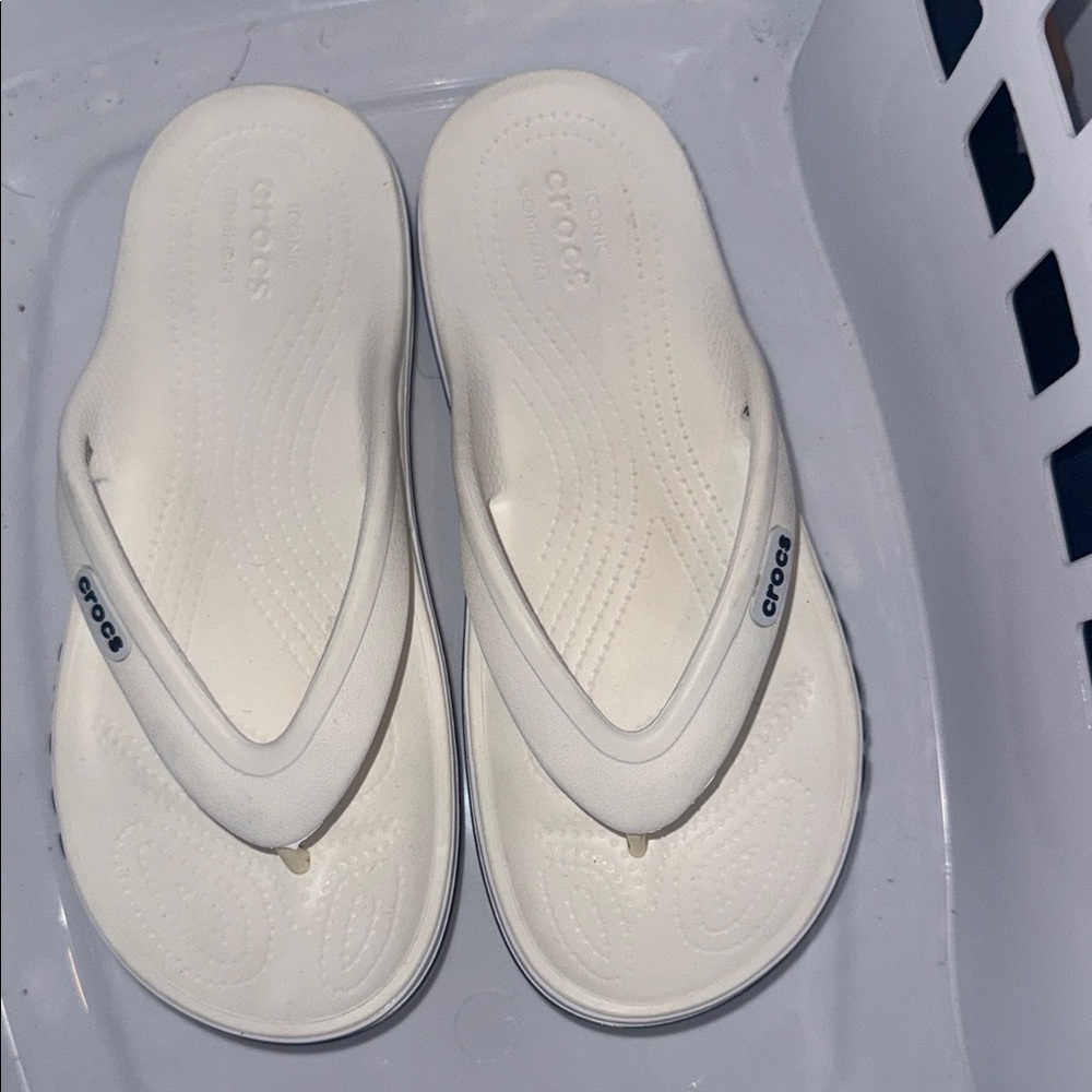 CROCS White Classic Flip Thong Sandals